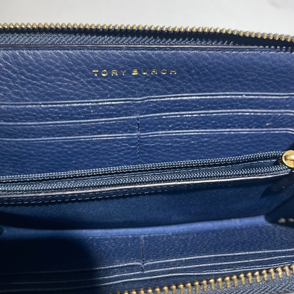 TORY BURCH Taylor Zip
Continental Wallet In Royal Navy
Printed Snake Print - Picture 6 of 7